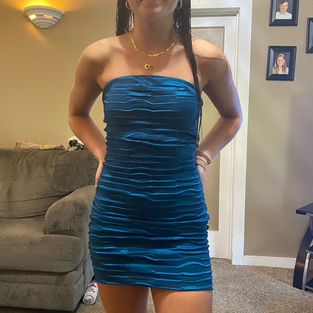 Daisy strapless bodycon dress, size small